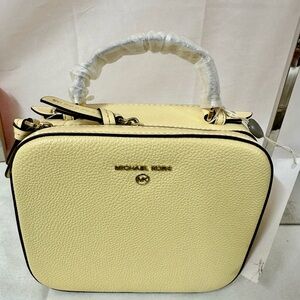 NWT- MICHAEL KORS JET SET MEDIUM PEBBLED LEATHER CROSSBODY BAG